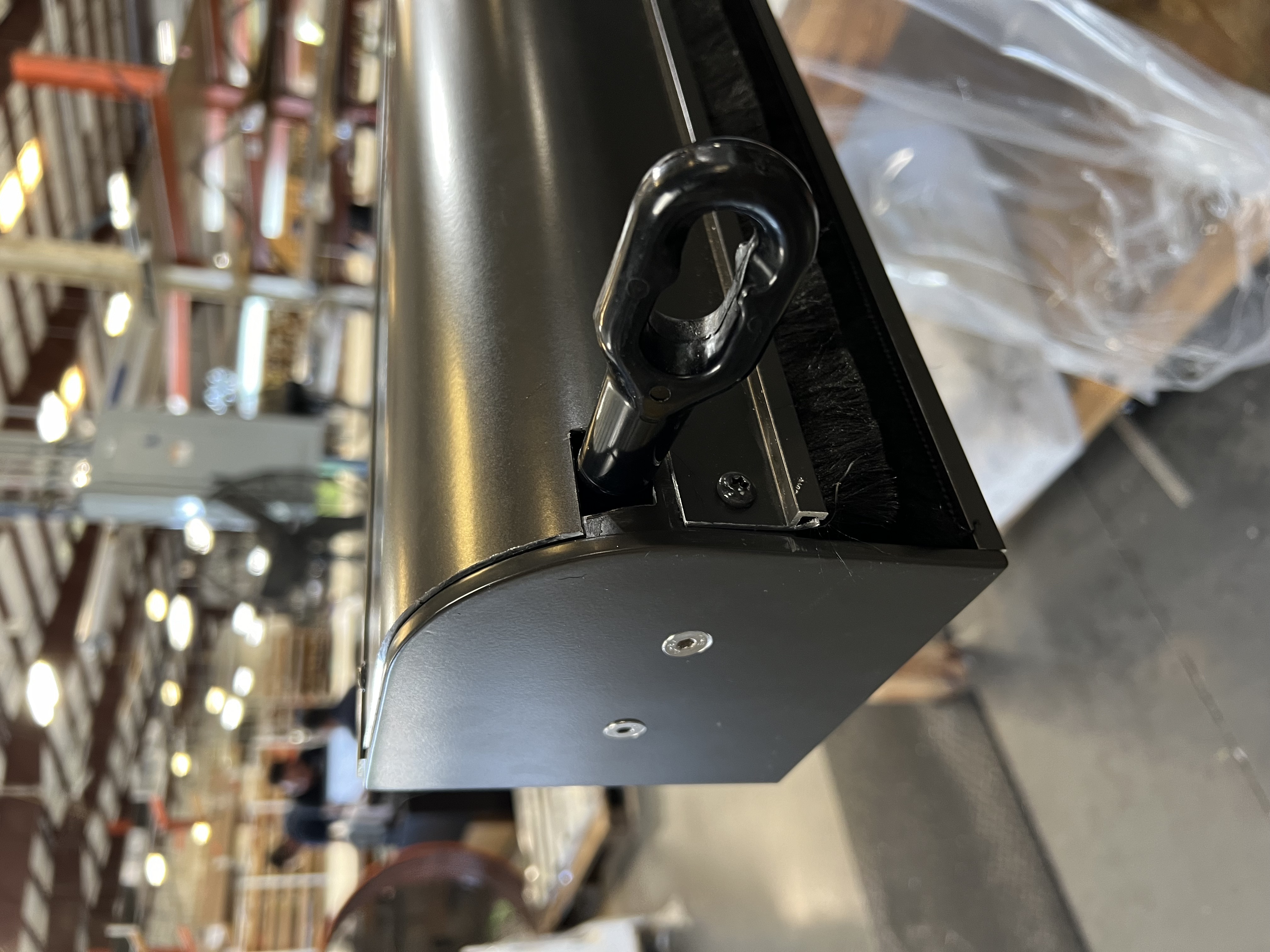 Manual screen bronze housing corner view