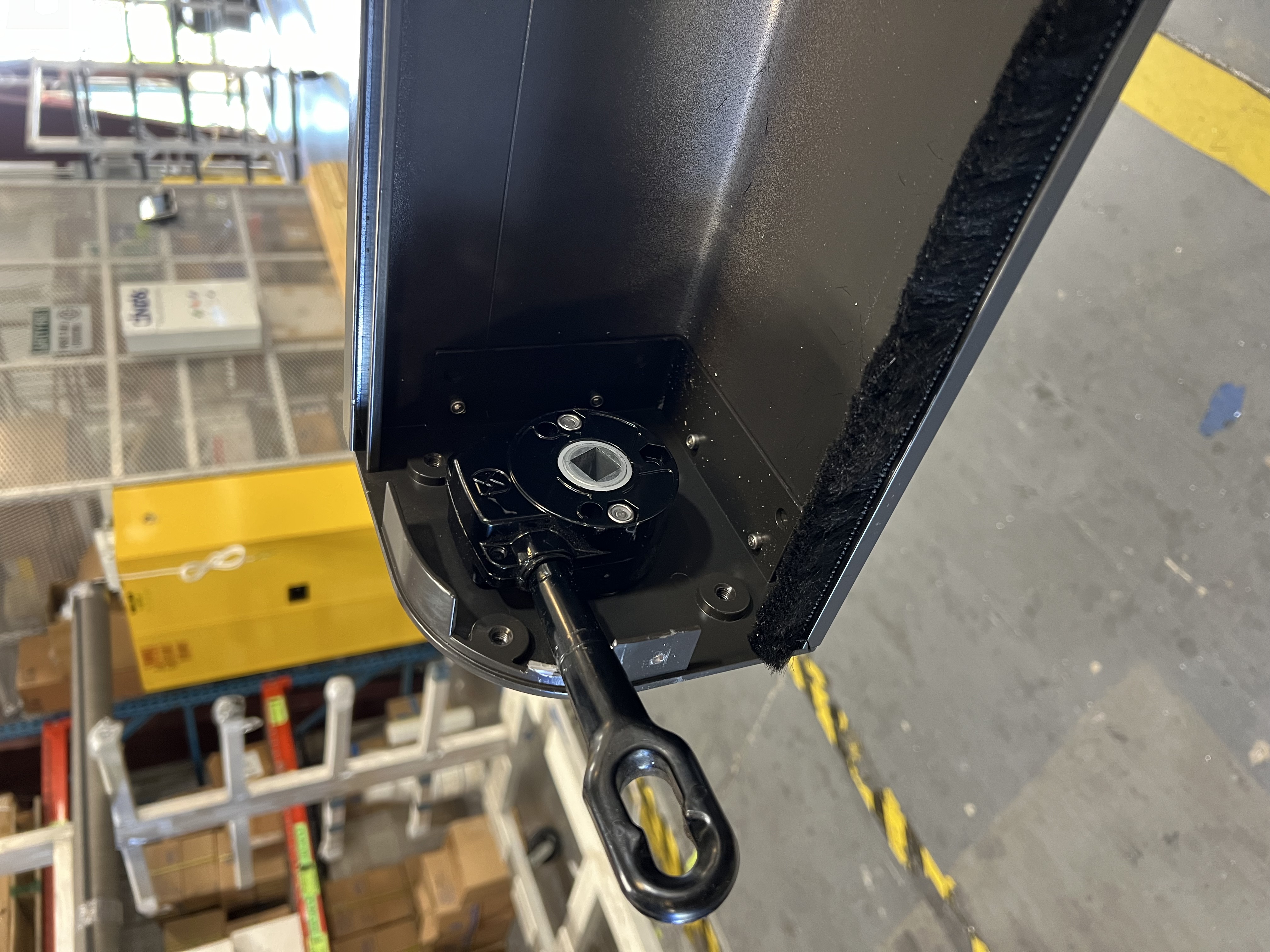 Manual screen open housing inside view