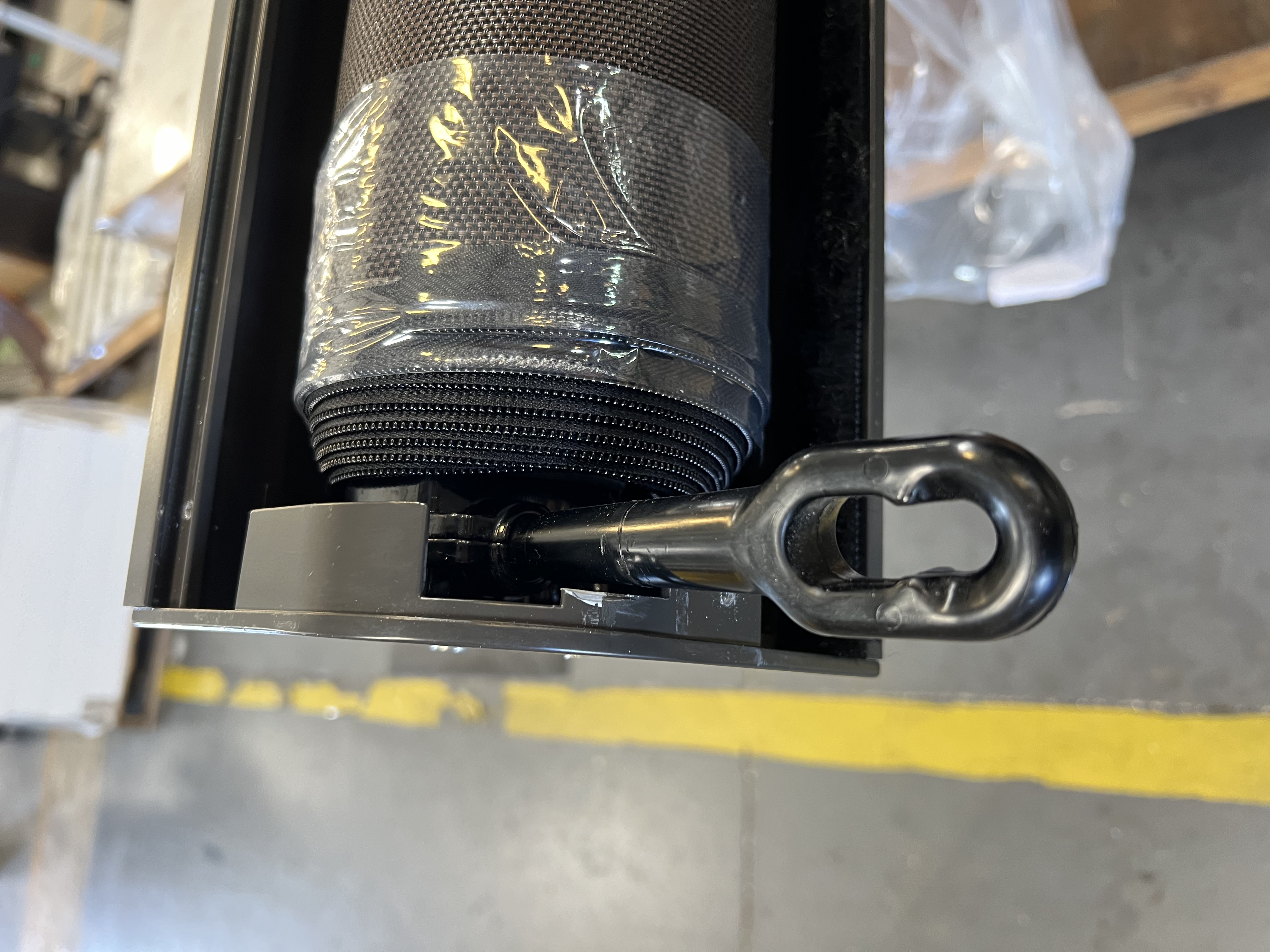 Manual screen roll tube fabric view